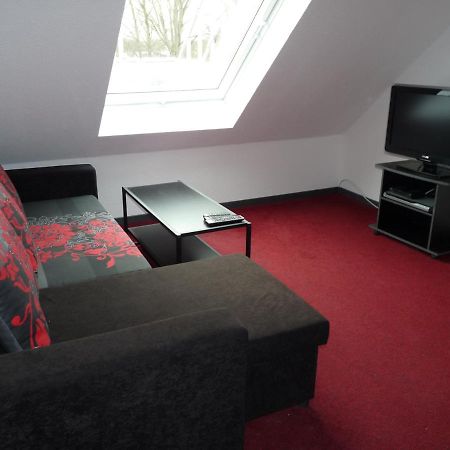 Ferienwohnung In Duesseldorf Hassel Екстериор снимка