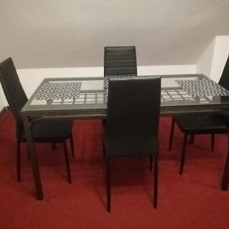 Ferienwohnung In Duesseldorf Hassel Екстериор снимка