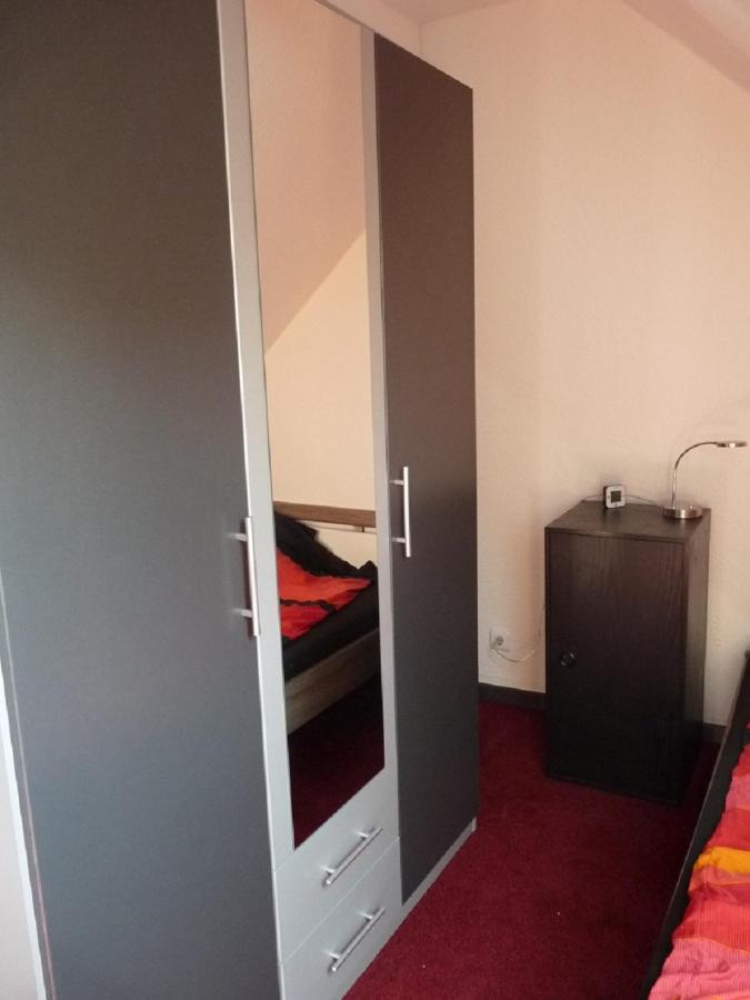 Ferienwohnung In Duesseldorf Hassel Екстериор снимка