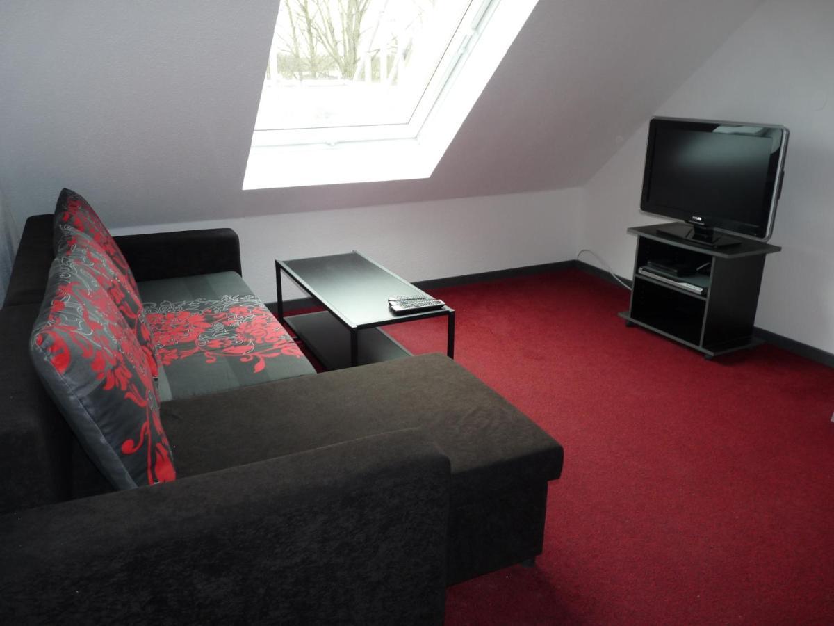 Ferienwohnung In Duesseldorf Hassel Екстериор снимка